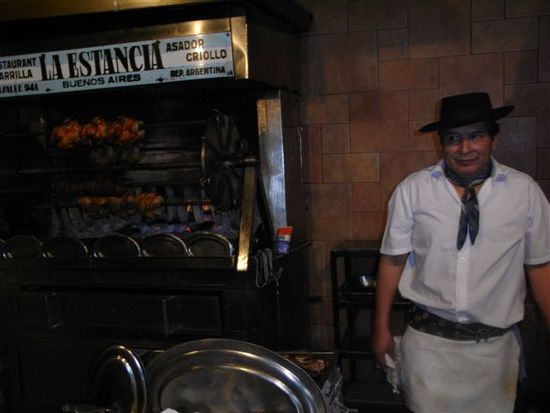 der stolze Grillmeister (der wahrscheinlich kurz davor war, uns Touris rauszuwerfen)
