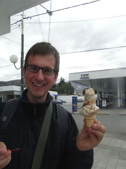 Statt hohen Baeumen goennten wir uns aufgetuermtes Eis.