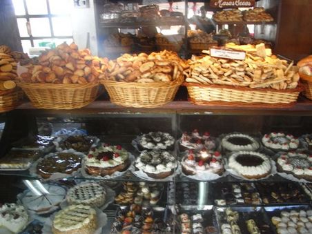 Auch sehr beliebt bei uns: die Panadería (Baeckerei), wo man sich sehr guenstig mit Leckereien eindecken kann.