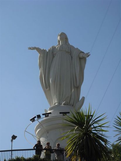 Riesige Marienstatue am Cerro San Cristobal