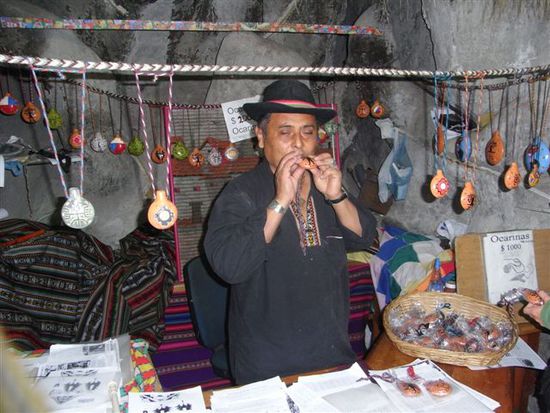 Ocarina-Spieler auf der Feria Indígena