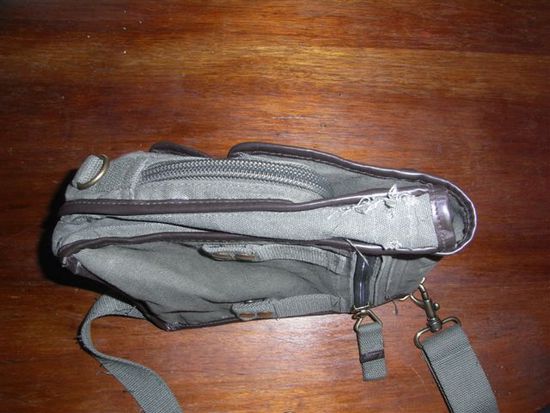 Hier die Tasche mit den kaputten Naehten.