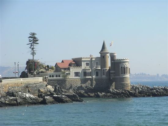 einem kleinen Castillo am Strand,