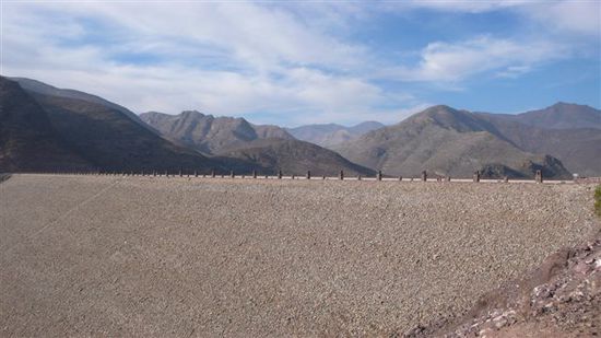 Staumauer im Valle Elqui