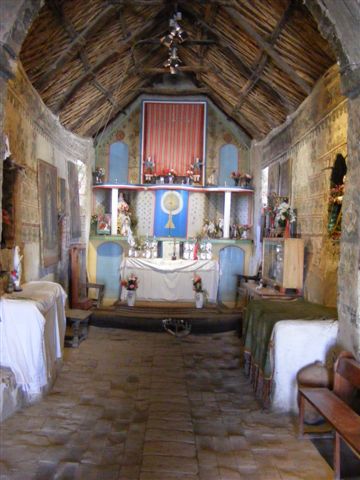 Die kleine Kirche von innen.