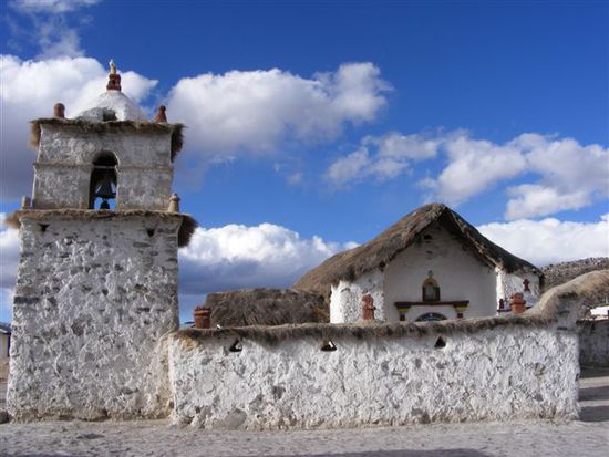 Kirche aus dem 17. Jahrhundert in Parinacota.