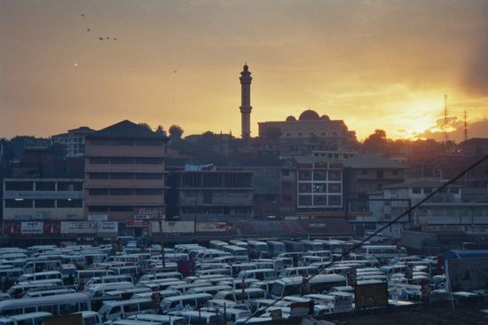 Blick über den Old-Taxi-Park in Kampala