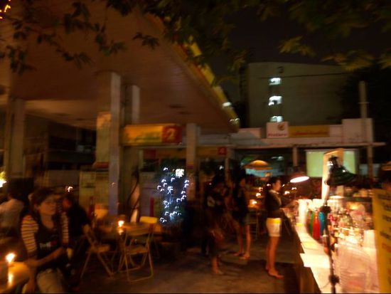 Ja, das war mal eine Tankstelle und ist jezt ein Restaurant.