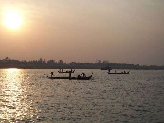 Fischerboote im Sonnenaufgang