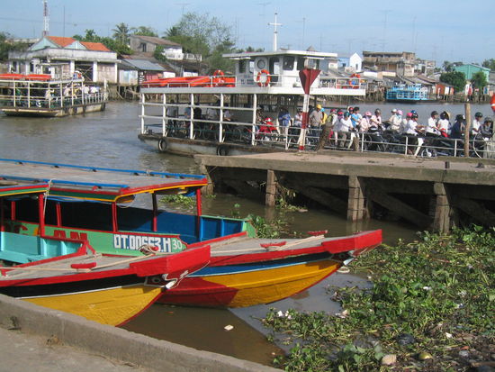 Fähren in Vinh Long.