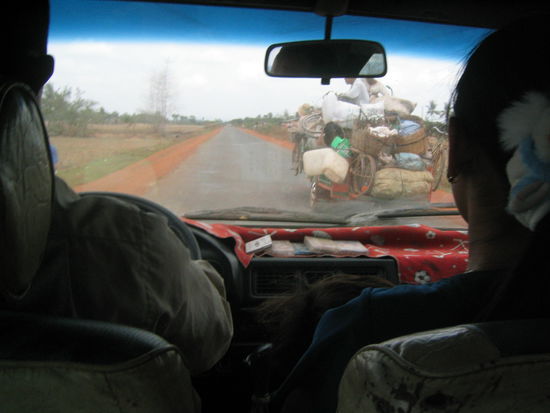 Sammeltaxi: rassige Fahrt, viel Gehupe