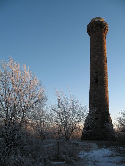 Kaiser-Wilhelm-Turm auf dem Hoholoh nach einer -10 Grad kalten Nacht. Temperatur am Morgen - 8 Grad 