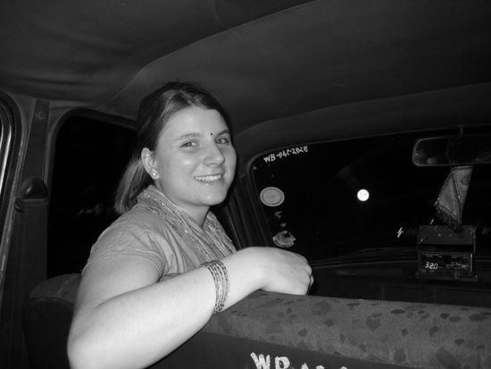 Ich im Taxi, auf dem Weg zum Bahnhof von Calcuta