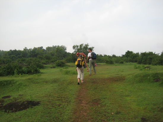 Aufstieg..
Die Frauen mit den grossen Rucksäcken und Jordi mit dem kleine. Frauen nehmen ja immer zu viel Gepäck mit 