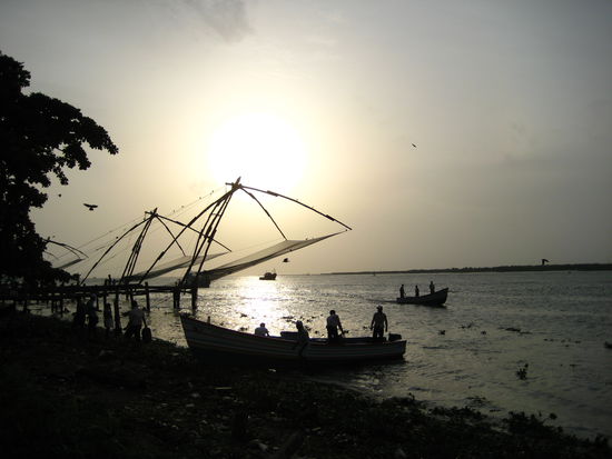 Fort Chochin: bei Sonnenuntergang, mit seinen bekannten chinesischen Fischernetzen.