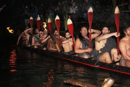 Maoris im Kanu