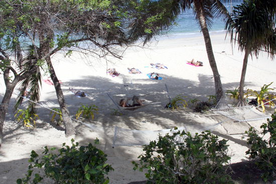 Blick von unserem Bungalow, in der Hängematte liege ich