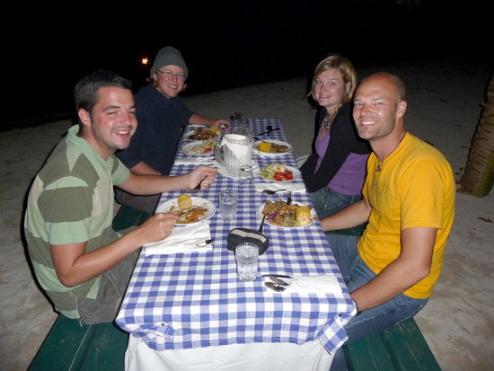 die kleine Runde Gäste des Schiffes
