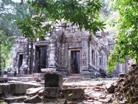Der Haupttempel als Sitz der Goetter am Berg Phou Kao