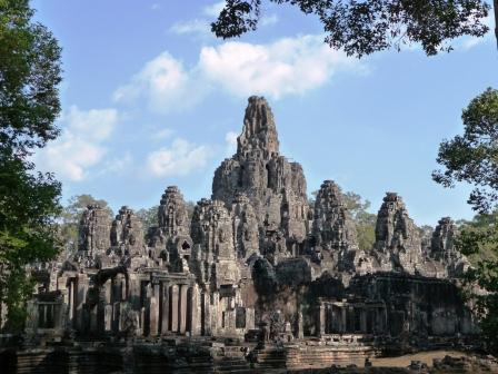 Bayon im Wat Angkor Thom: auf den 54 Tuermen sind jeweils 4 Gesichter zu erkennen...das war unser liebster Tempelkomplex
