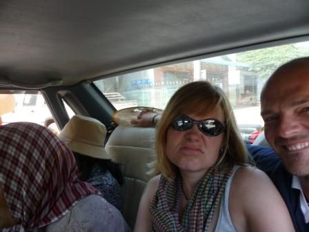 im Share-Taxi hinten
