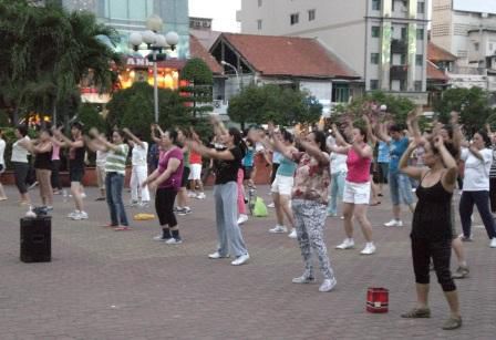 das andere Saigon...Massensport,
