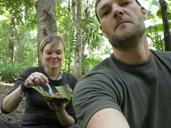 mmh, Pad thai (fritierte Nudeln) aus dem Bananenblatt