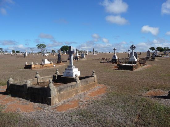 und auf dem Friedhof