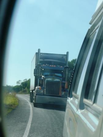 wenn man dann beduselt faehrt, verfolgen einem die Roadtrains
