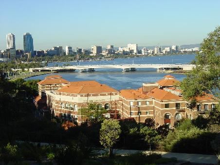 Skyline von Perth (mit Swan Brauerei im Vordergrund) Part 2