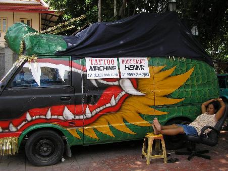 Steriles Tattoo Studio nahe der Khao San Road ... inkl. motiviertem Personal! o)