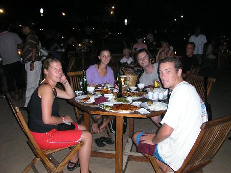 Anni, Nati, Reed & Neil in Jimbaran beim Seafood-Gelage o)