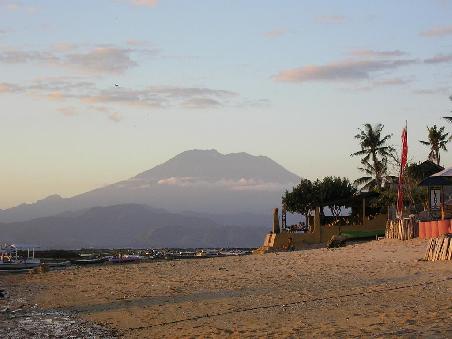 Gunung Agung auf Bali von Nusa Lembongan aus gesehen ...