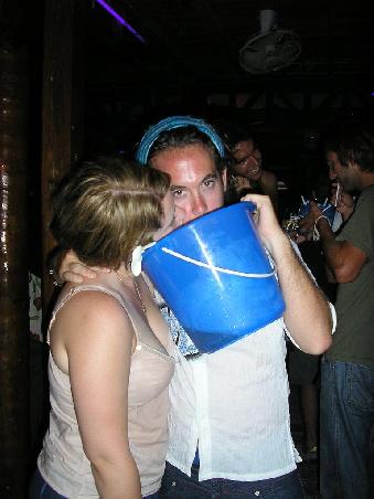 Manche Menschen haben mit "normalen" Buckets nicht genug!!!