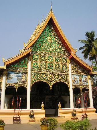 Einer der unzaehligen Tempel in Vientiane