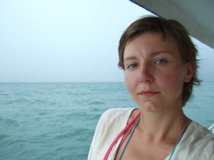 So sehen glueckliche Menschen aus:
Anna nachm Tauchen (trotz Sturm, siehe oben)