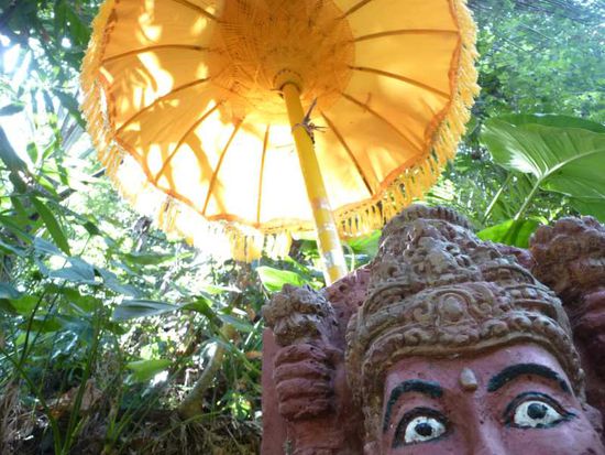 Versteckter Waldtempel Lalanglinggah