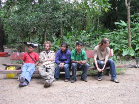 "Los Bolivianos et deux volunteers francais"
