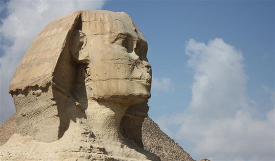 Die Sphinx im Profil. Wer wohl die Nase abgebrochen hat?