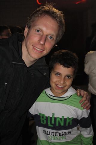 ... hier ganz stolz mit seinem neuen Freund Philipp...