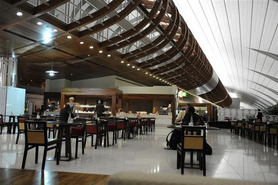 Die Emirates Business Lounge am Flughafen in Dubai