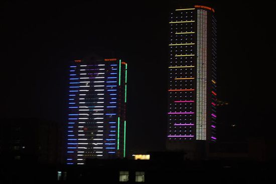 Mich würde es nicht wundern, wenn man hier auch mal den Klassiker "Pong" zu sehen bekommt....