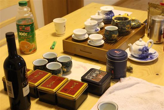 Als wir ankamen standen schon diverse Tees und Teeservice bereit. Da schlägt mein Herz gleich höher!