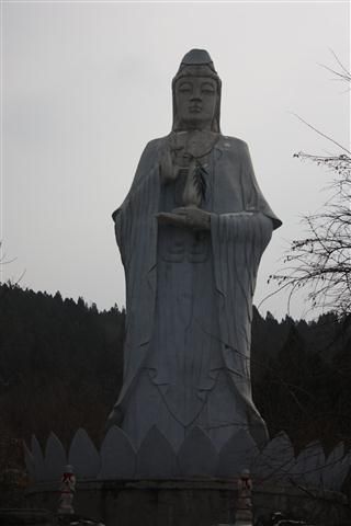 ... auf dem Weg dorthin kam ich unter anderem an dieser mehrere Meter hohe Statue vorbei.