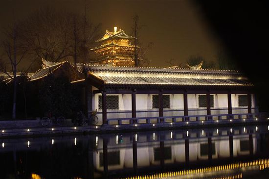 Noch mehr Licht und Wasser, hier mit der Pagode im Hintergrund.
