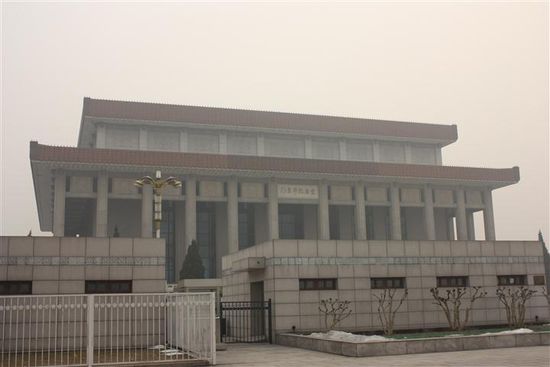Das Mausoleum für den "Großen Steuermann" Mao. War leider nicht geöffnet, sonst hätte ich mir ihn mal genauer angeschaut.