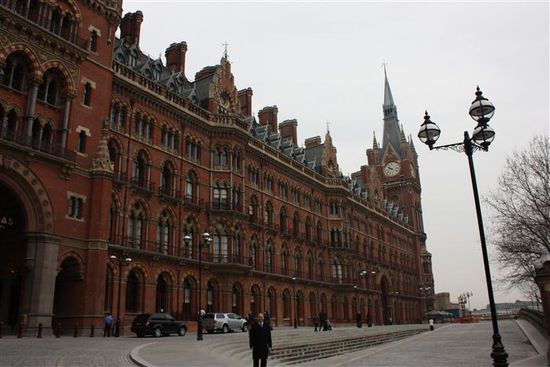 King's Cross and St. Pancras Bahnhof. Wir haben ganz vergessen nach Gleis 9 3/4 zu sehen.