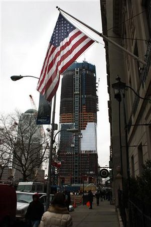 O say, does that star-spangled
banner yet wave
O'er the land of the free
And the home of the brave?
Wie's aussieht: Ja!