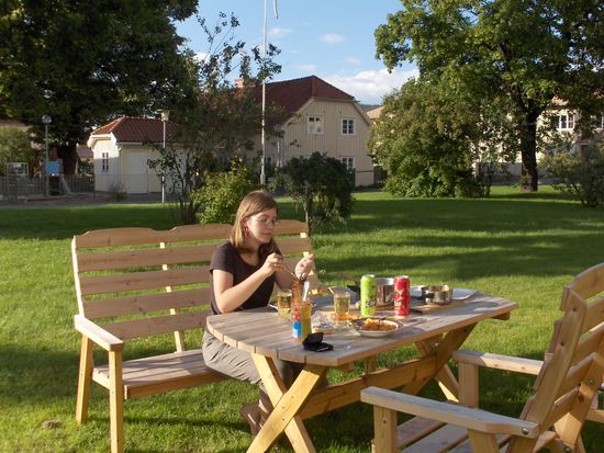 Abendessen im Garten der Jugendherberge