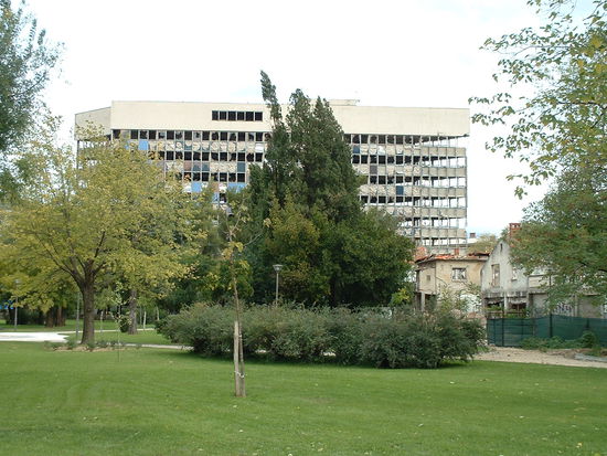 Ehemaliges Fabrikgebäude nahe des Rondo